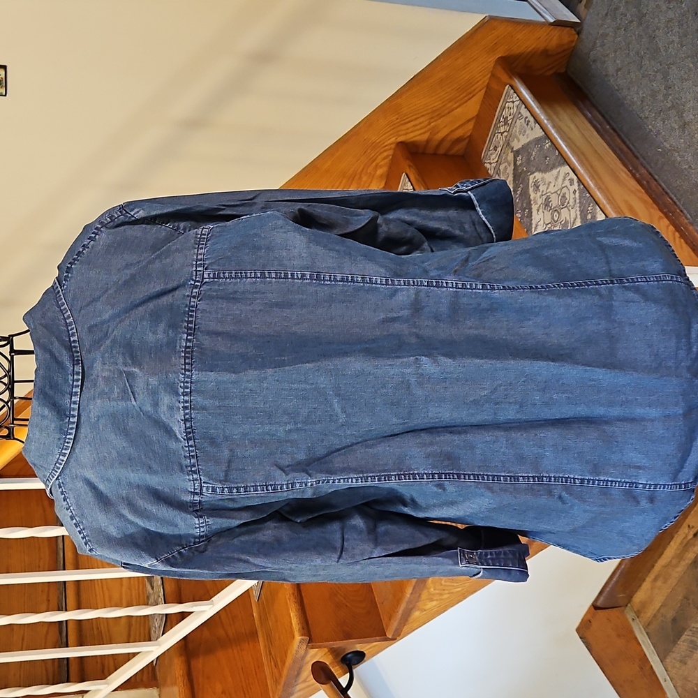 👚Anne Klein Blue Chambray Shirt - Picture 7 of 7